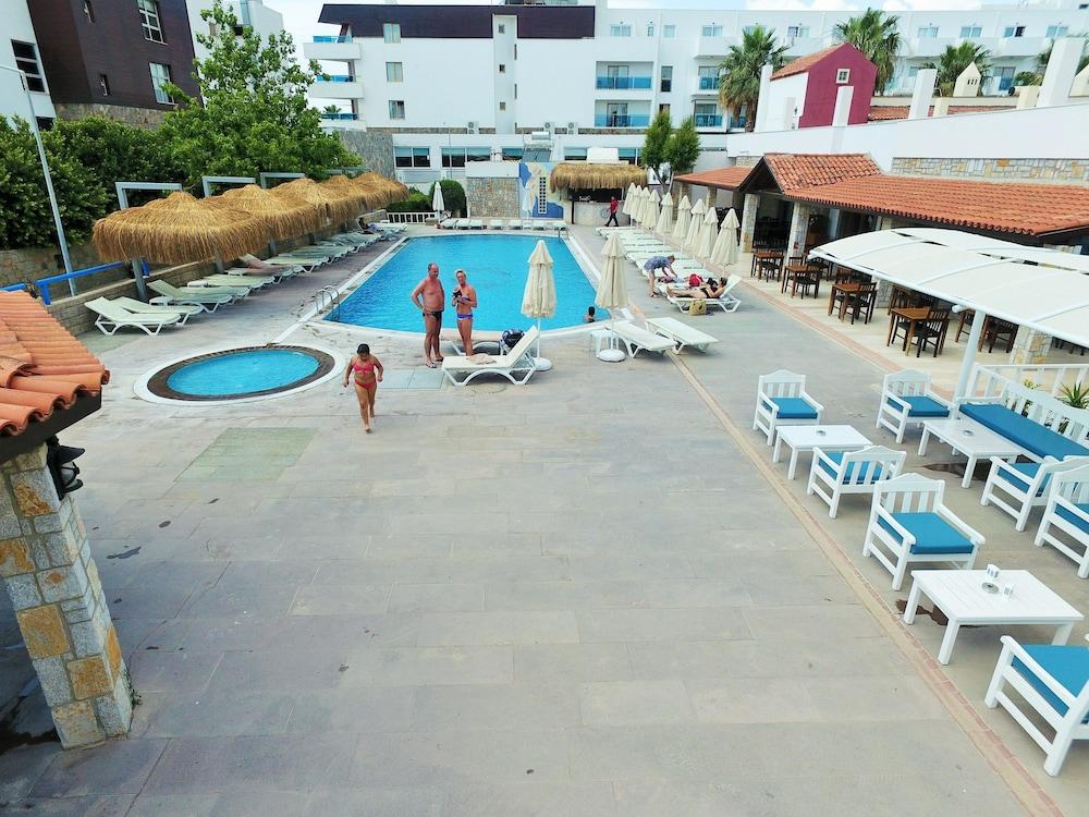 Tiana Beach Resort Turgutreis Extérieur photo