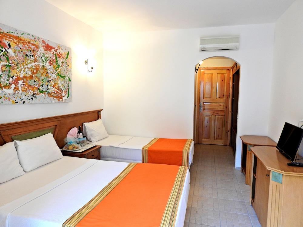 Tiana Beach Resort Turgutreis Extérieur photo